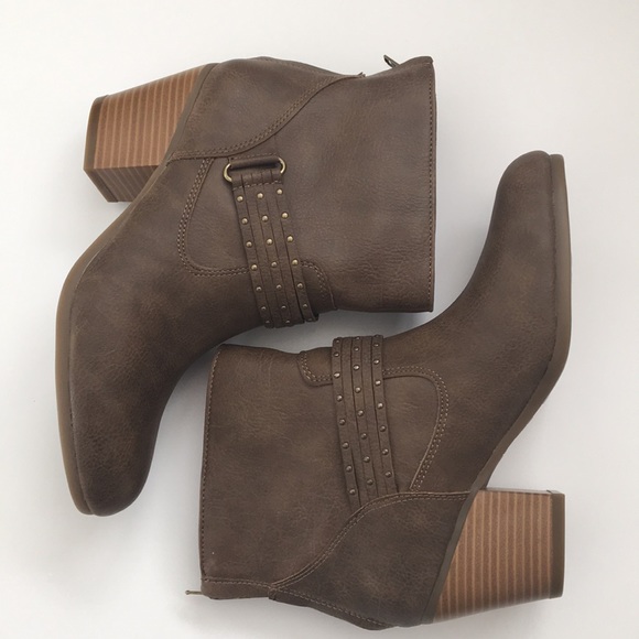 AEROSOLES Shoes - Aerosoles Heelrest Booties - Taupe